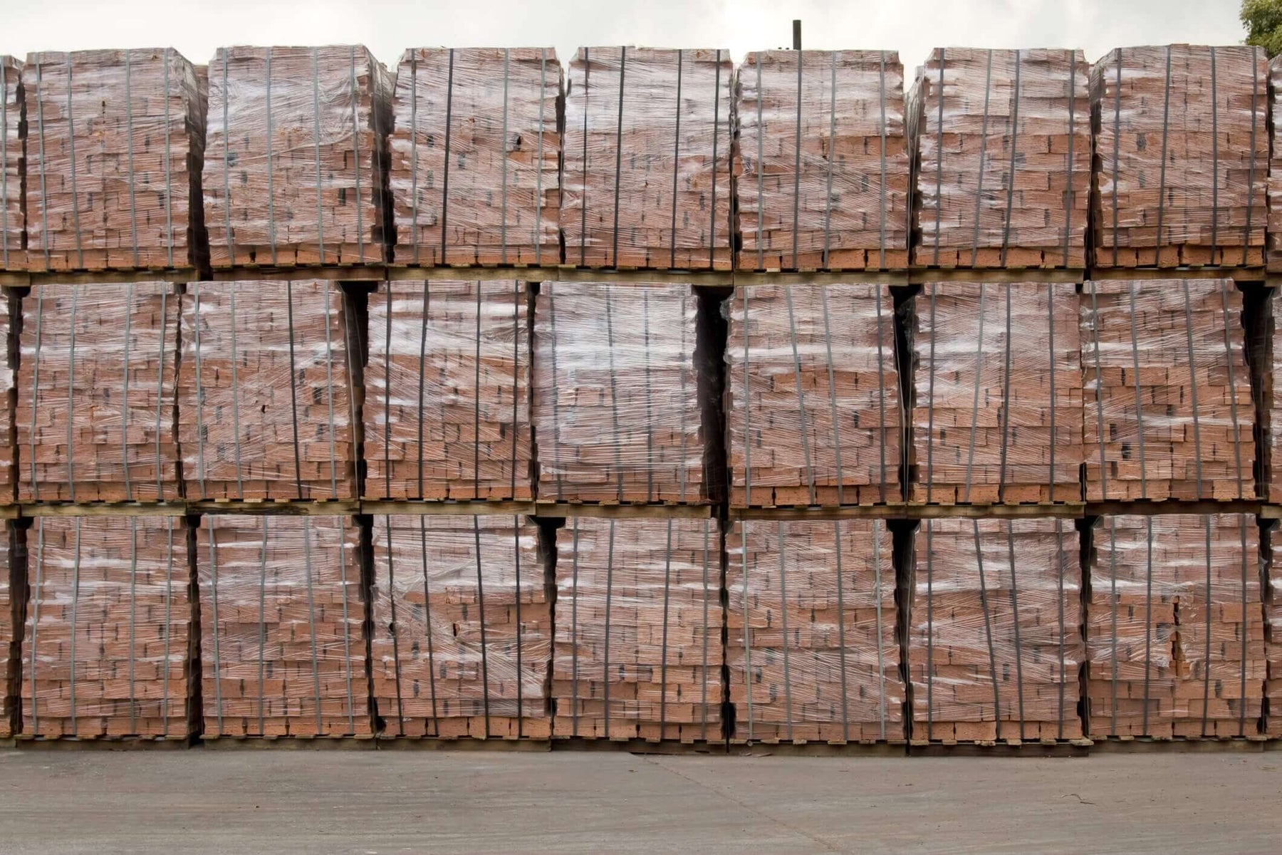 WADE BUILDING SUPPLIES | BRICKS IN STORAGE AT SUPPLIERS IN WRAPPED PACKS