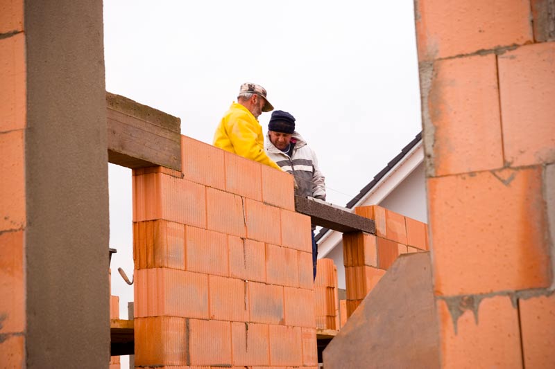 WADE BUILDING SUPPLIES | CONCRETE LINTEL IN SITU