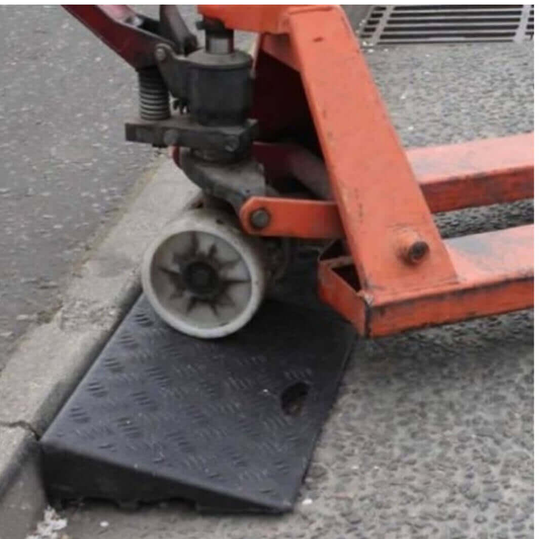 Scab Ramp Kerb Ramp - Rubber Heavy Duty Ramps - In Stock | Wade – Wade Building ...